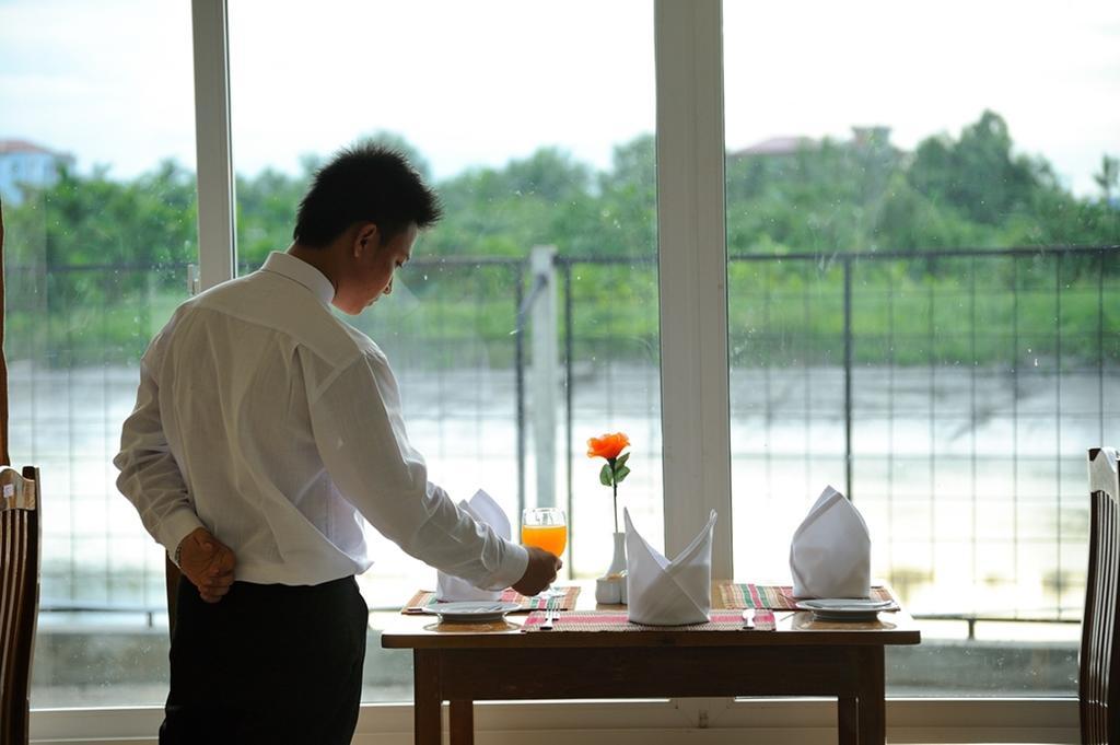 Royal Golden View Hotel Янгон Екстериор снимка