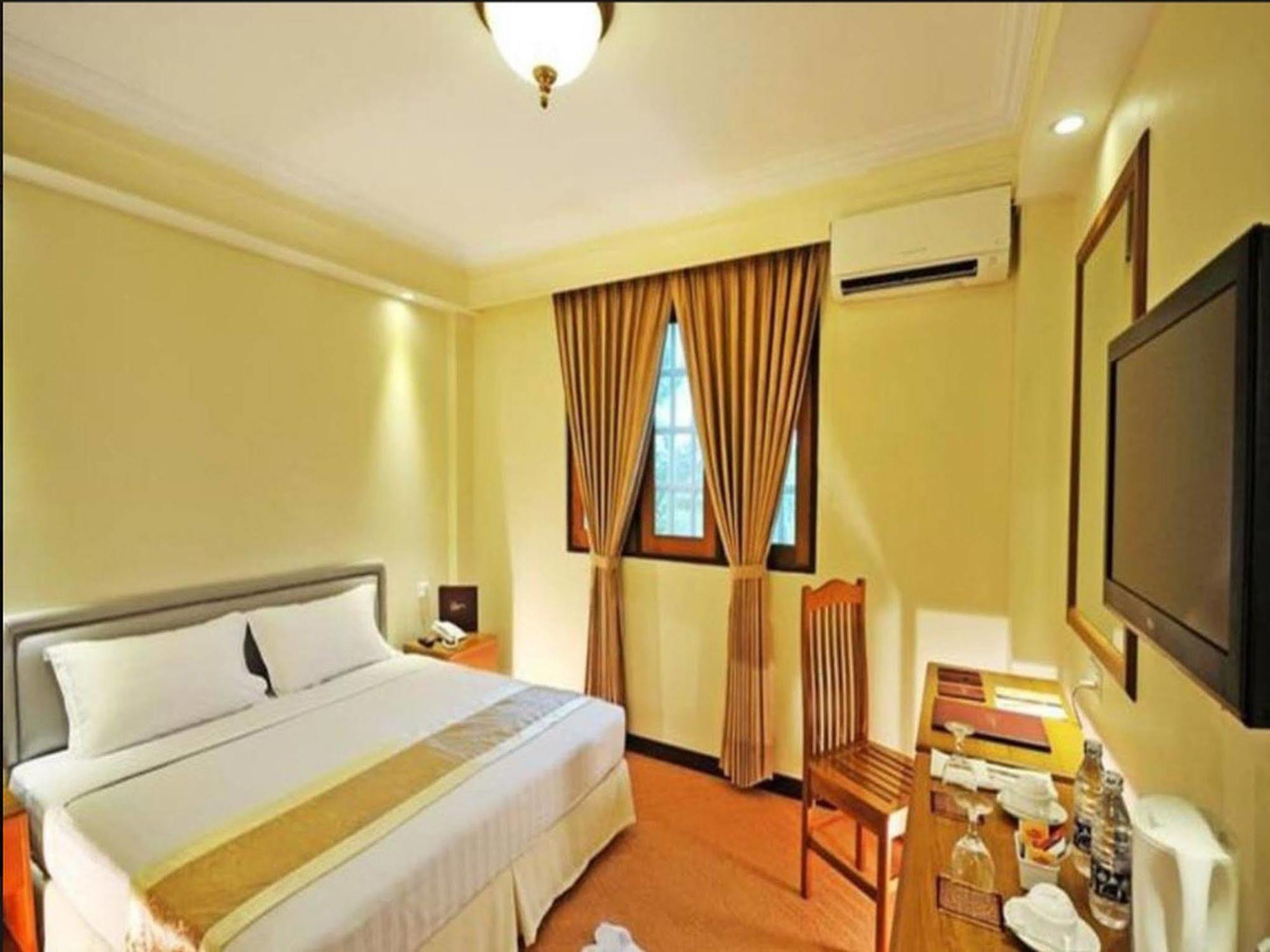 Royal Golden View Hotel Янгон Екстериор снимка