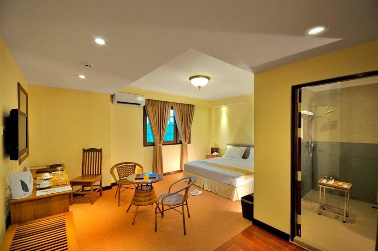 Royal Golden View Hotel Янгон Екстериор снимка