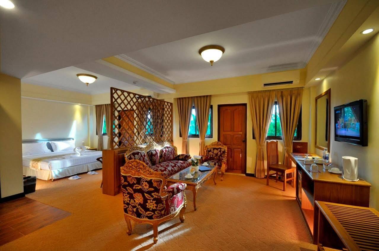 Royal Golden View Hotel Янгон Екстериор снимка
