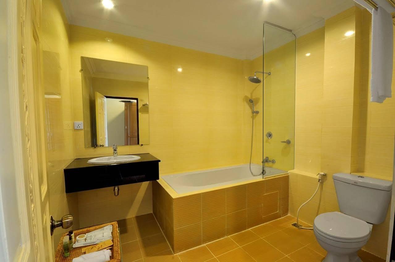 Royal Golden View Hotel Янгон Екстериор снимка